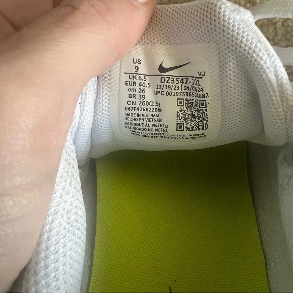 Nike Versair White Sneakers Womens Size 9 DZ3547